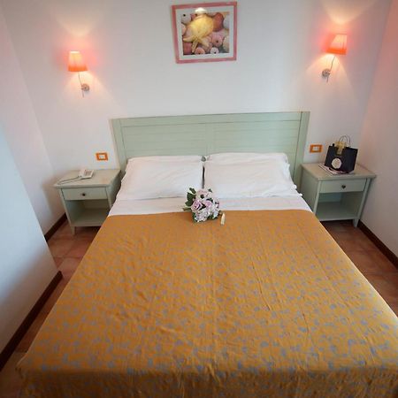 Hotel Villa Tramonto Direttamente Sul Mare San Vincenzo Ngoại thất bức ảnh