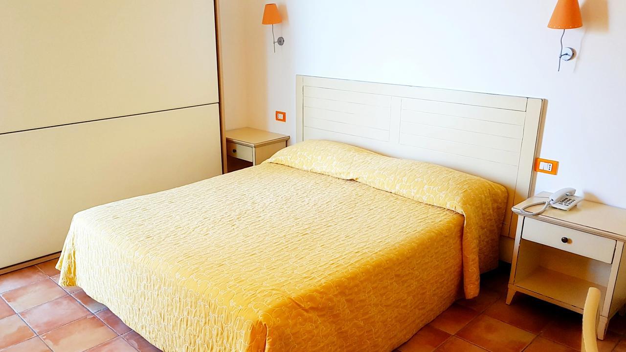 Hotel Villa Tramonto Direttamente Sul Mare San Vincenzo Ngoại thất bức ảnh