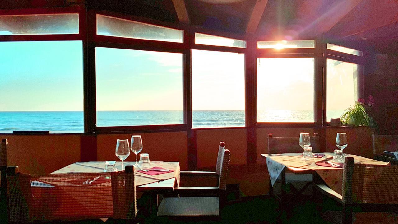 Hotel Villa Tramonto Direttamente Sul Mare San Vincenzo Ngoại thất bức ảnh